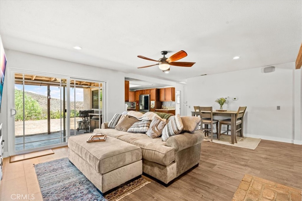 MLS #OC25158307 img 8