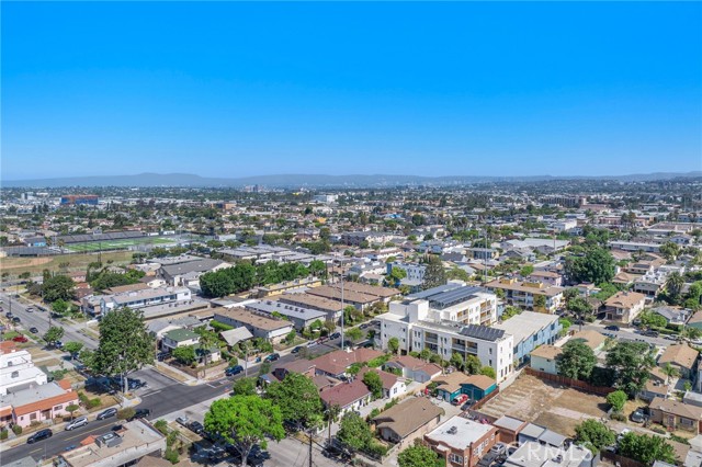 239 W Hillcrest Boulevard, Inglewood CA: https://media.crmls.org/medias/d0924b4f-c8d4-4c0e-9230-4395bbc72e64.jpg