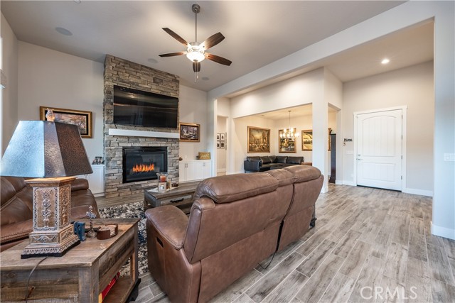 Detail Gallery Image 9 of 72 For 982 Highland Rd., Madera,  CA 93636 - 4 Beds | 2/1 Baths