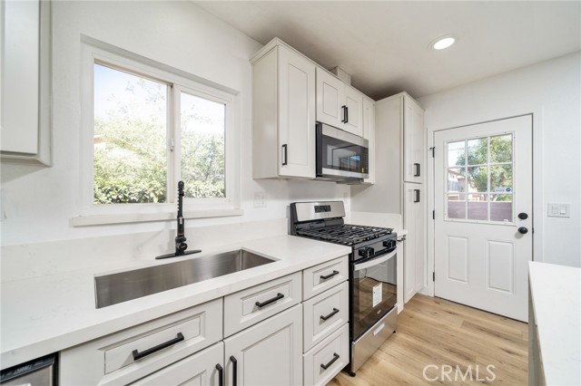 321 W Scott Street, Rialto CA: https://media.crmls.org/medias/d092e215-3096-4500-8824-8cc90915b339.jpg
