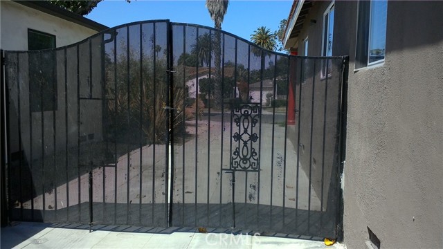 2420 Maine Avenue, Long Beach CA: https://media.crmls.org/medias/d0935d44-550f-4cb9-b45b-b17e2cc9bc8c.jpg