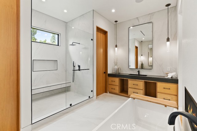 5727 Cahill Avenue, Tarzana CA: https://media.crmls.org/medias/d0935e6a-e78b-4196-9da5-d10be506b27f.jpg