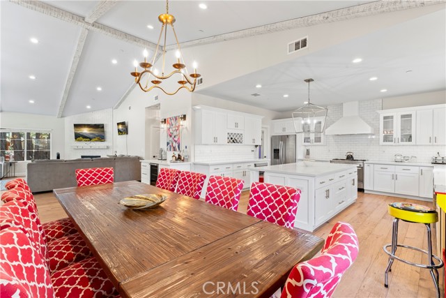 Detail Gallery Image 9 of 44 For 374 Mountainaire Ln, Big Bear Lake,  CA 92315 - 4 Beds | 3 Baths