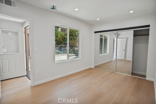 Detail Gallery Image 6 of 11 For 10326 Silverton Ave, Tujunga,  CA 91042 - 2 Beds | 2 Baths