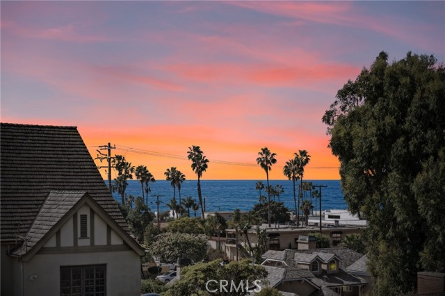 390 Saint Anns Drive, Laguna Beach CA: https://media.crmls.org/medias/d0949cfb-eb5e-4322-a9db-2c0e62e21a26.jpg