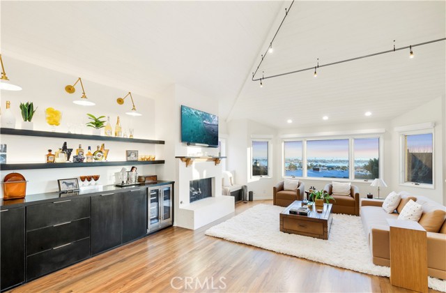 Detail Gallery Image 11 of 51 For 520 Kings, Newport Beach,  CA 92663 - 4 Beds | 4 Baths