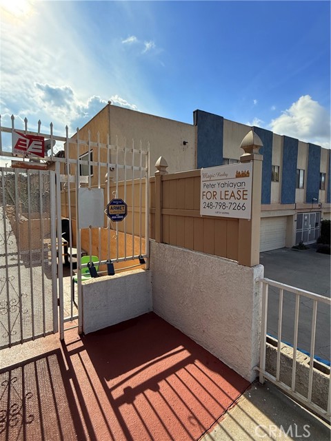 Detail Gallery Image 2 of 14 For 116 W Maple St #6,  Glendale,  CA 91204 - 3 Beds | 2 Baths