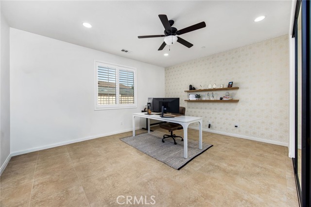 Detail Gallery Image 8 of 69 For 35595 Desert Rose Way, Lake Elsinore,  CA 92532 - 4 Beds | 3 Baths