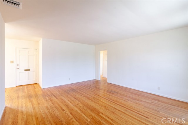 10935 Nassau Avenue, Sunland CA: https://media.crmls.org/medias/d098976e-e4e7-472b-b31b-a8e48d9691e5.jpg
