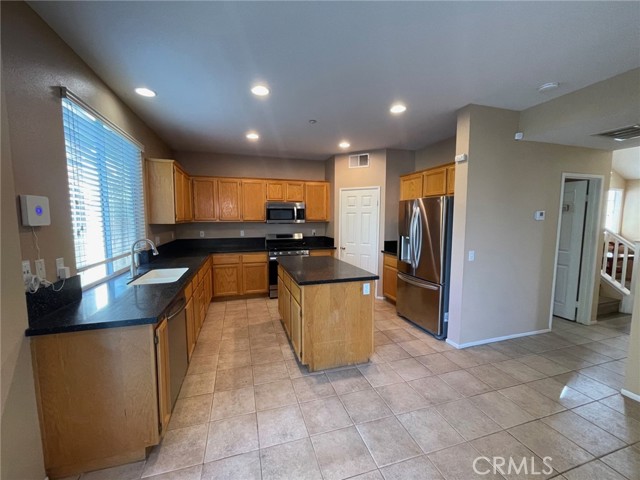 Detail Gallery Image 11 of 39 For 1434 Haddington Dr, Riverside,  CA 92507 - 4 Beds | 2/1 Baths