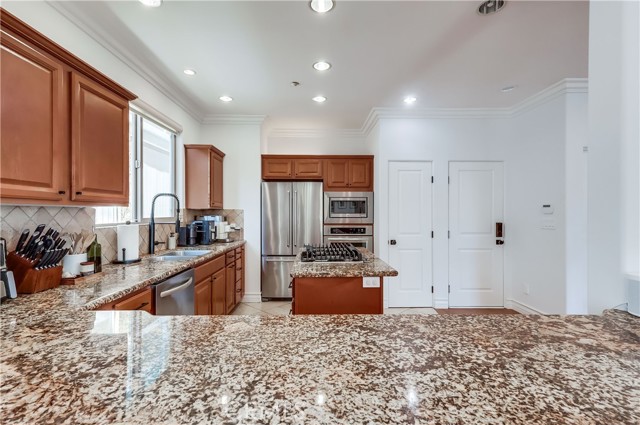 Detail Gallery Image 19 of 53 For 1902 Marshallfield Ln a,  Redondo Beach,  CA 90278 - 4 Beds | 3/1 Baths