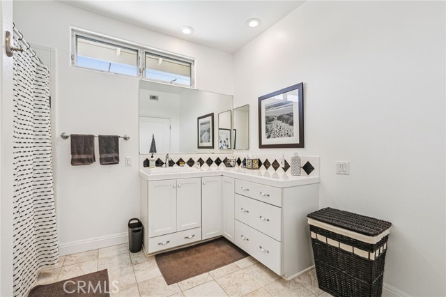 11272 Weatherby Road, Los Alamitos CA: https://media.crmls.org/medias/d09a8f28-89c9-4d15-880d-f4001df5f683.jpg