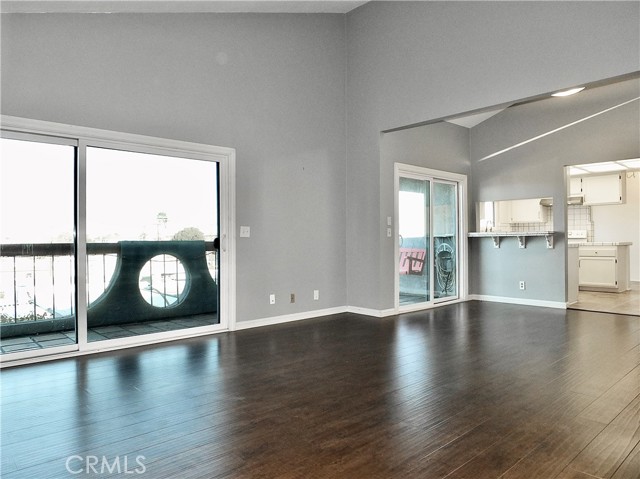 Detail Gallery Image 5 of 25 For 3600 E 4th #305,  Long Beach,  CA 90814 - 2 Beds | 2 Baths