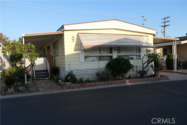 Detail Gallery Image 1 of 11 For 525 N Gilbert St #149,  Anaheim,  CA 92801 - 2 Beds | 2 Baths