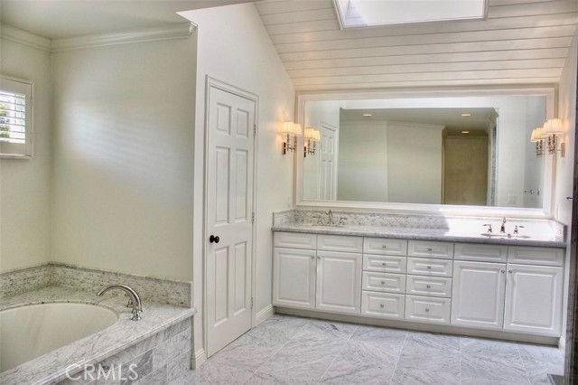 Detail Gallery Image 24 of 31 For 900 Kings, Newport Beach,  CA 92663 - 5 Beds | 3/1 Baths