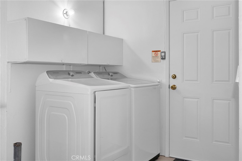 https://media.crmls.org/medias/d09d715a-1638-4474-9865-28c206b15a69.jpg?preset=X-Large
