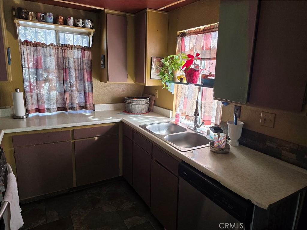 https://media.crmls.org/medias/d09da2bd-5950-4881-ade0-34d48cca16b2.jpg?preset=X-Large