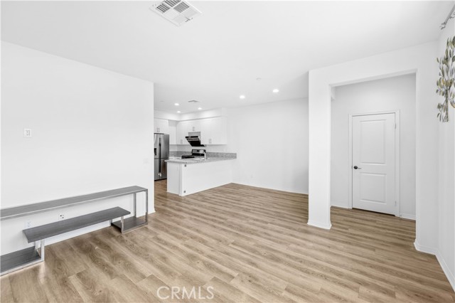 Detail Gallery Image 3 of 23 For 5657 Mcculloch Ave #102,  Temple City,  CA 91780 - 3 Beds | 3 Baths