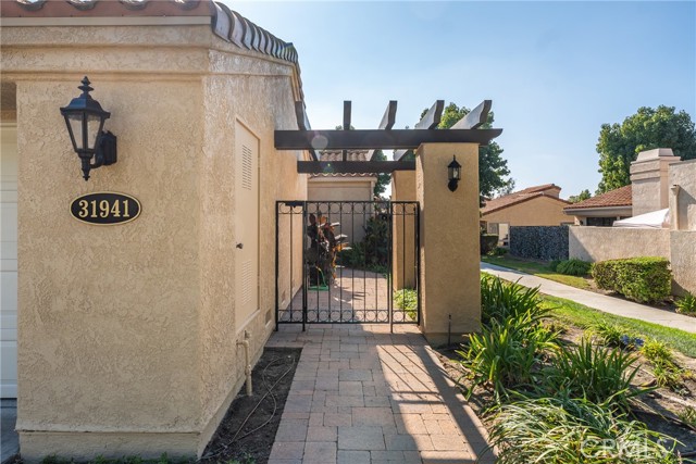 Detail Gallery Image 3 of 45 For 31941 via Flores #41,  San Juan Capistrano,  CA 92675 - 2 Beds | 2 Baths