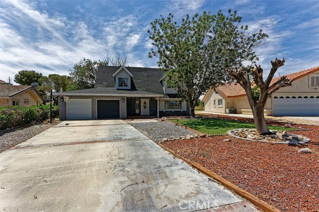 Detail Gallery Image 2 of 32 For 14989 Blue Grass Dr, Helendale,  CA 92342 - 4 Beds | 3 Baths