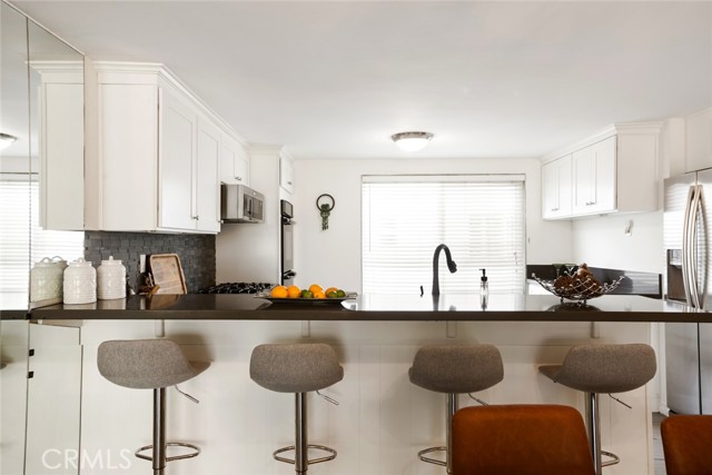 4405 W Sarah Street, Burbank CA: https://media.crmls.org/medias/d09ff594-065f-4b22-b569-b1612997cca0.jpg