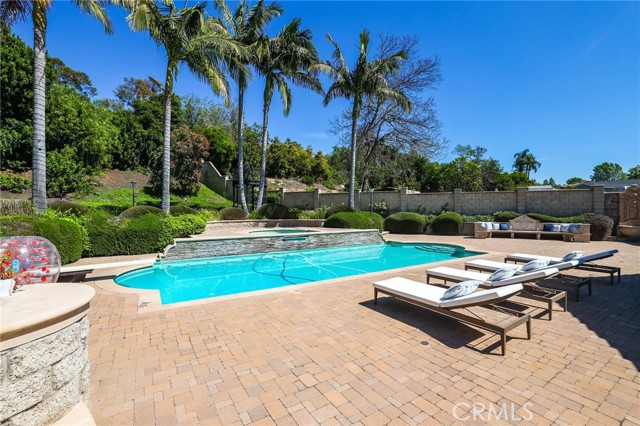 Detail Gallery Image 8 of 75 For 10372 Crawford Canyon Rd, Santa Ana,  CA 92705 - 5 Beds | 7/1 Baths