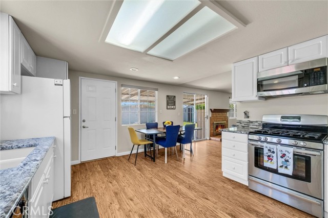 Detail Gallery Image 11 of 30 For 9562 Canton Ave, Anaheim,  CA 92804 - 4 Beds | 2 Baths