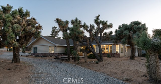 Detail Gallery Image 2 of 45 For 9428 Joshua Ln, Yucca Valley,  CA 92284 - 4 Beds | 2 Baths