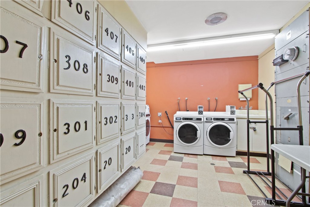 https://media.crmls.org/medias/d0a335ff-c847-4d66-8b1a-eae1a168da78.jpg?preset=X-Large
