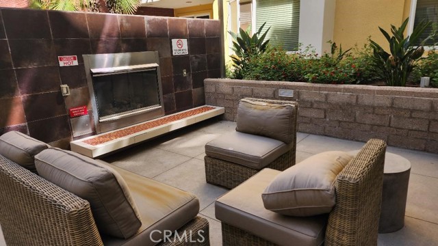 Detail Gallery Image 15 of 35 For 21301 Erwin St #424,  Woodland Hills,  CA 91367 - 2 Beds | 2 Baths