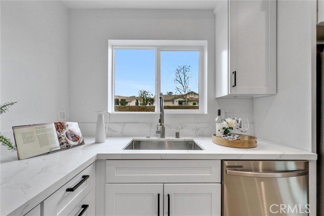 Detail Gallery Image 5 of 25 For 274 N 11th Ave #1,  Upland,  CA 91786 - 2 Beds | 2 Baths