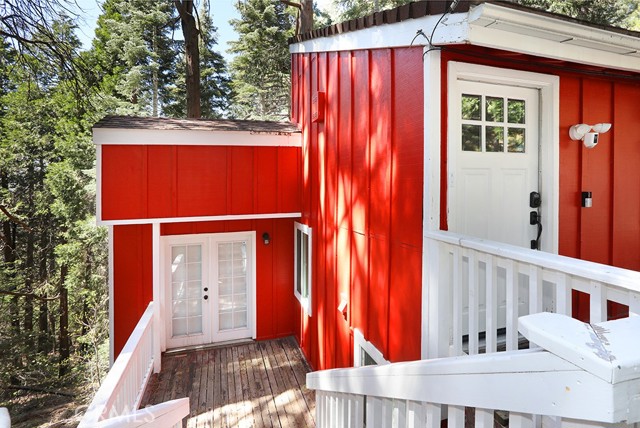 531 W Victoria Court, Lake Arrowhead CA: https://media.crmls.org/medias/d0a46d93-d5a1-40f8-8d3f-18e235194d46.jpg