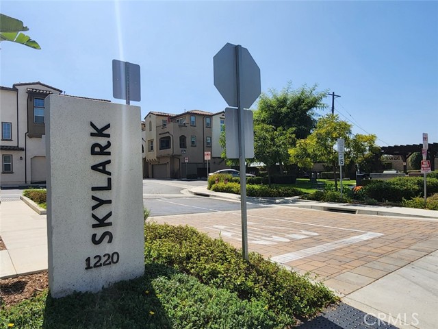 1220 W La Habra Boulevard, La Habra CA: https://media.crmls.org/medias/d0a4bc11-be48-4cff-ba17-3eda05240a24.jpg