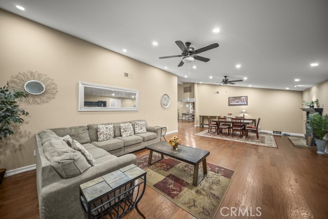 Detail Gallery Image 17 of 35 For 28148 Bakerton Ave, Canyon Country,  CA 91351 - 4 Beds | 2 Baths