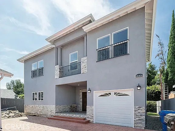 Detail Gallery Image 1 of 5 For 14008 Bessemer St, Van Nuys,  CA 91401 - 3 Beds | 3 Baths
