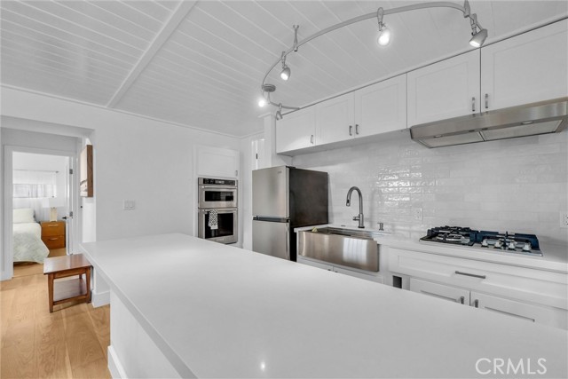 Detail Gallery Image 10 of 23 For 575 Through #B,  Laguna Beach,  CA 92651 - 1 Beds | 1 Baths