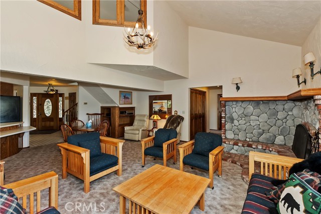 488 Lakeview Court, Big Bear Lake CA: https://media.crmls.org/medias/d0a573e8-c7cf-4f64-9f45-f5f6374c89b6.jpg