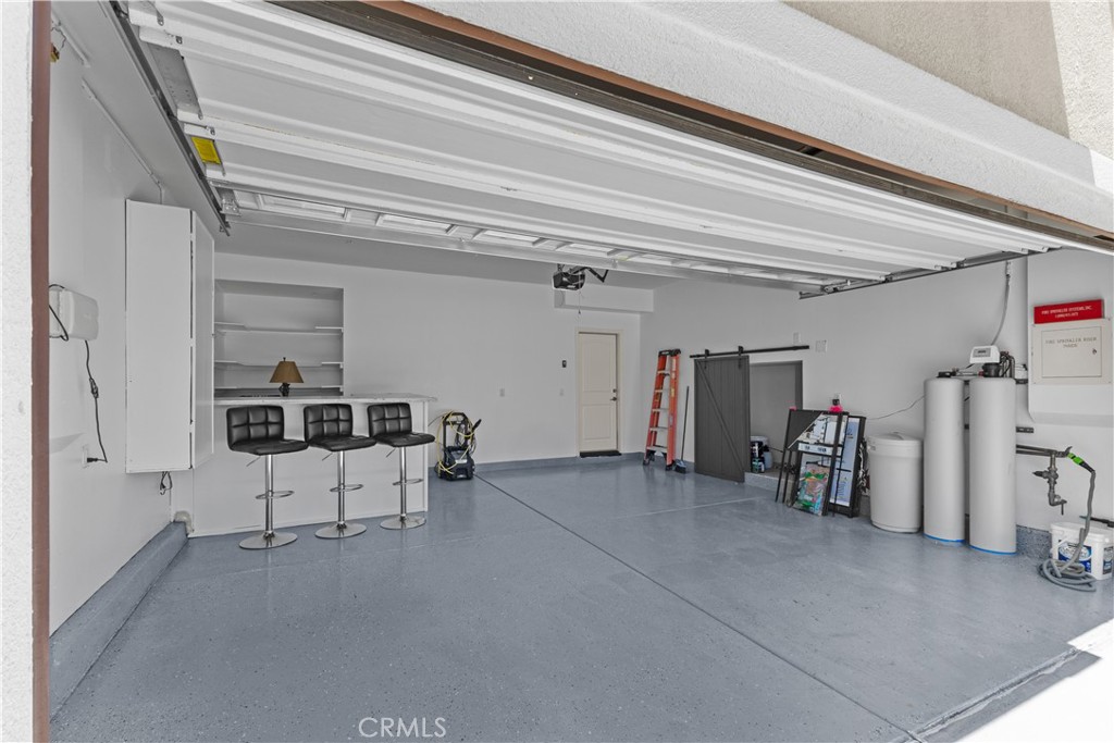 https://media.crmls.org/medias/d0a63199-3620-45e7-8949-17836d559d79.jpg?preset=X-Large