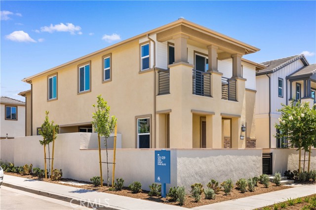 129 Great Park Blvd, Irvine CA: https://media.crmls.org/medias/d0a72412-6ea2-47f2-9df8-9bab441b1748.jpg