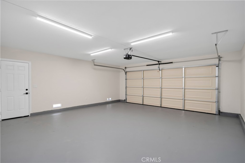 https://media.crmls.org/medias/d0a7cb6e-2388-418e-a693-e4fcc53233f9.jpg?preset=X-Large
