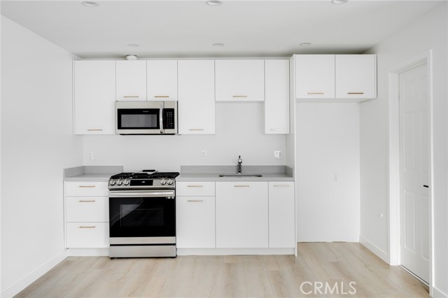 Detail Gallery Image 7 of 14 For 10331 Scoville Ave, Sunland,  CA 91040 - 0 Beds | 1 Baths