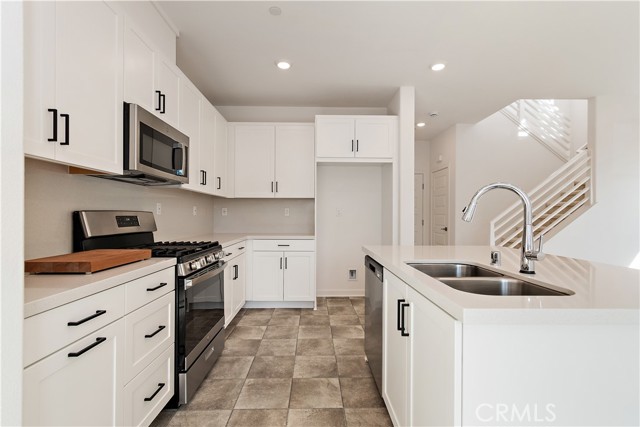 Detail Gallery Image 17 of 41 For 3962 Lavine Way #111,  Corona,  CA 92883 - 3 Beds | 2/1 Baths