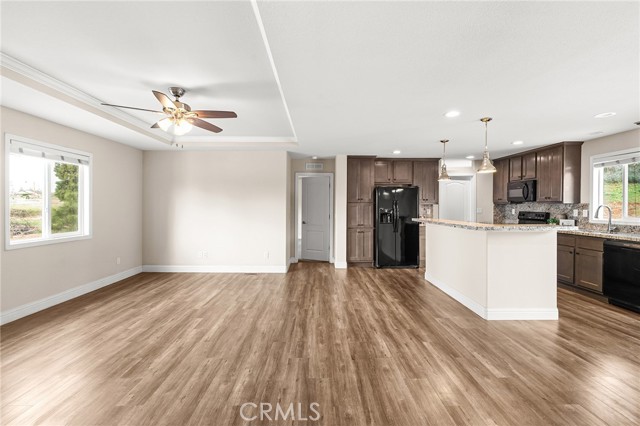 Detail Gallery Image 5 of 47 For 8606 Skyway, Paradise,  CA 95969 - 3 Beds | 2 Baths