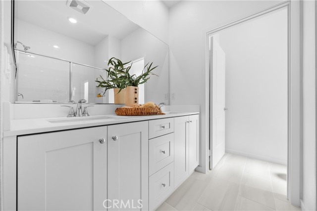 Detail Gallery Image 13 of 28 For 9423 N Sepulveda Blvd #1,  North Hills,  CA 91343 - 3 Beds | 3/1 Baths