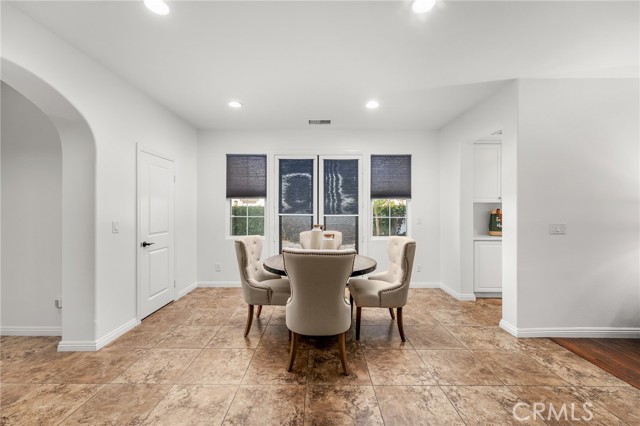 3943 E Lindenwood Drive, Ontario CA: https://media.crmls.org/medias/d0aac97e-57ba-46af-a87f-01478579326a.jpg