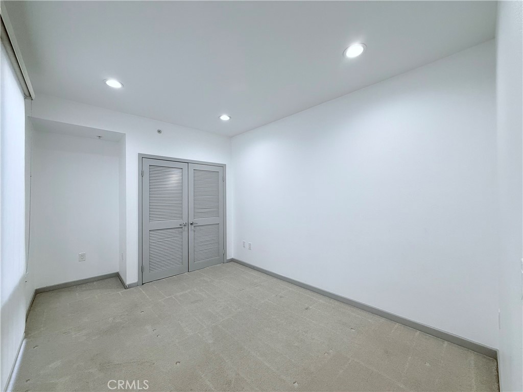 https://media.crmls.org/medias/d0aaf2f6-df95-4c5c-a749-e77a1ed02155.jpg?preset=X-Large