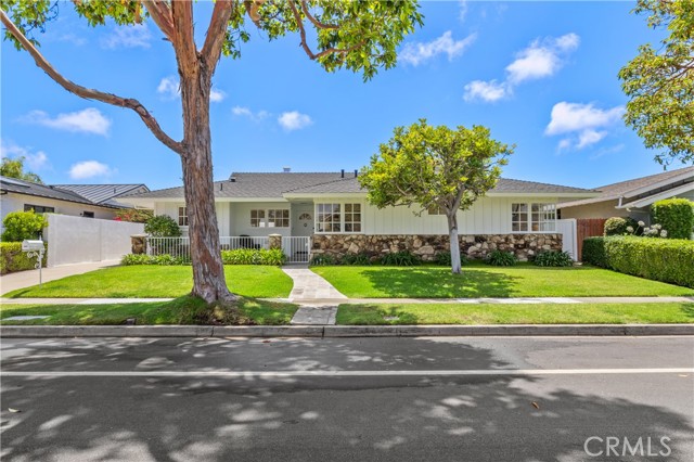 2045 Commodore Road, Newport Beach CA: https://media.crmls.org/medias/d0aba27d-4ade-43ff-b3cb-86cef36d8e39.jpg