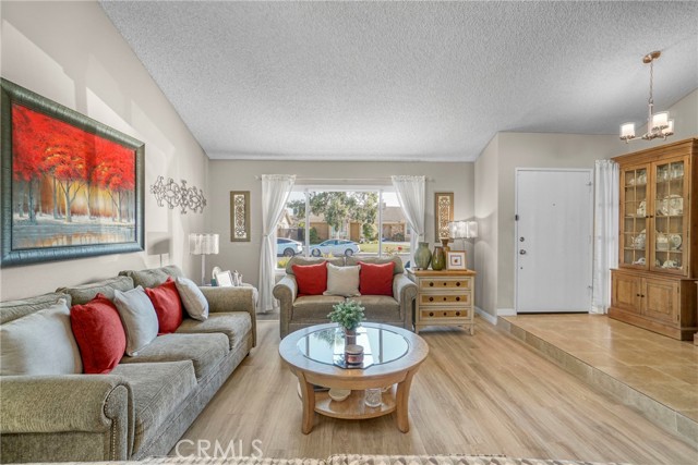 Detail Gallery Image 6 of 29 For 4387 Leatherwood Ct, Camarillo,  CA 93012 - 4 Beds | 2/1 Baths
