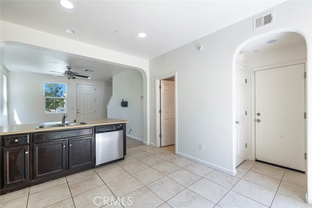 Detail Gallery Image 13 of 28 For 1587 N Strada Way, Clovis,  CA 93619 - 3 Beds | 2/1 Baths