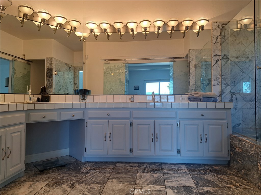 https://media.crmls.org/medias/d0ac05b8-3278-4244-87eb-1198f5947064.jpg?preset=X-Large